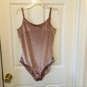 HEART & HIPS Pink crushed velvet spaghetti strap stretch bodysuit SIZE small